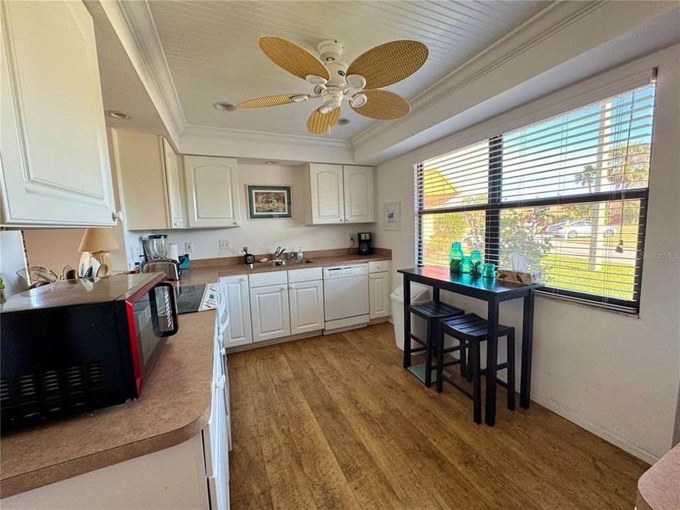 На продажу: $299,900 (1 спален, 1 ванн, 798 Квадратных фут)