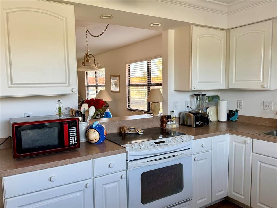 На продажу: $299,900 (1 спален, 1 ванн, 798 Квадратных фут)