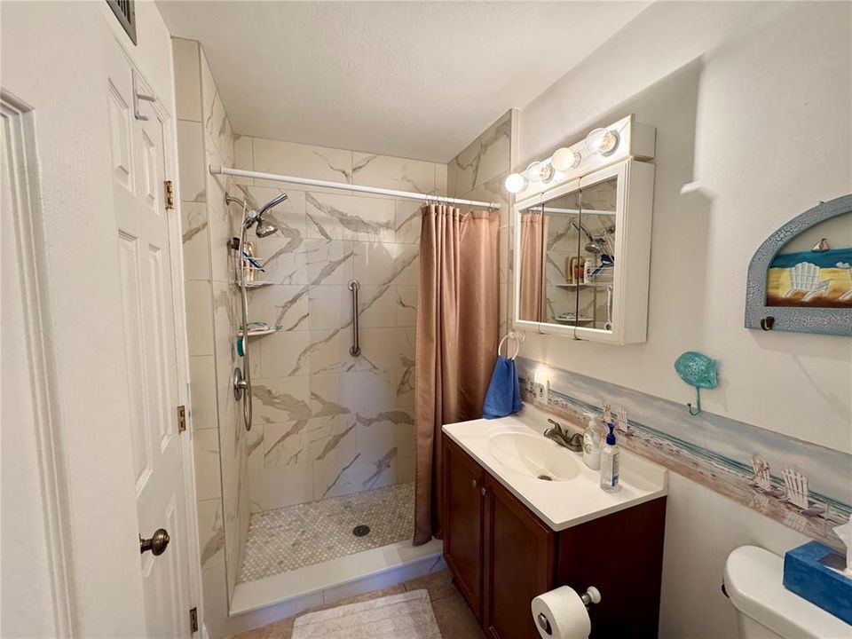 На продажу: $299,900 (1 спален, 1 ванн, 798 Квадратных фут)