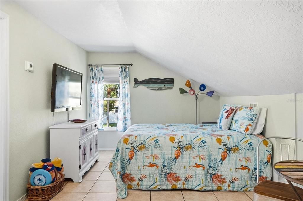 В аренду: $1,300 (1 спален, 1 ванн, 300 Квадратных фут)