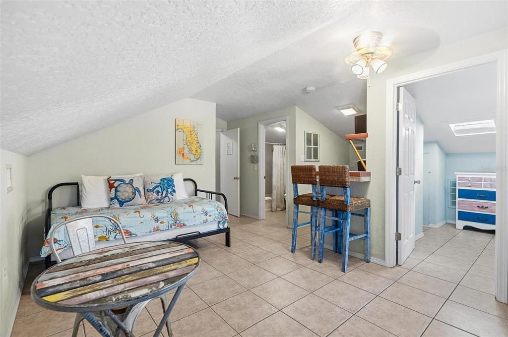 В аренду: $1,300 (1 спален, 1 ванн, 300 Квадратных фут)