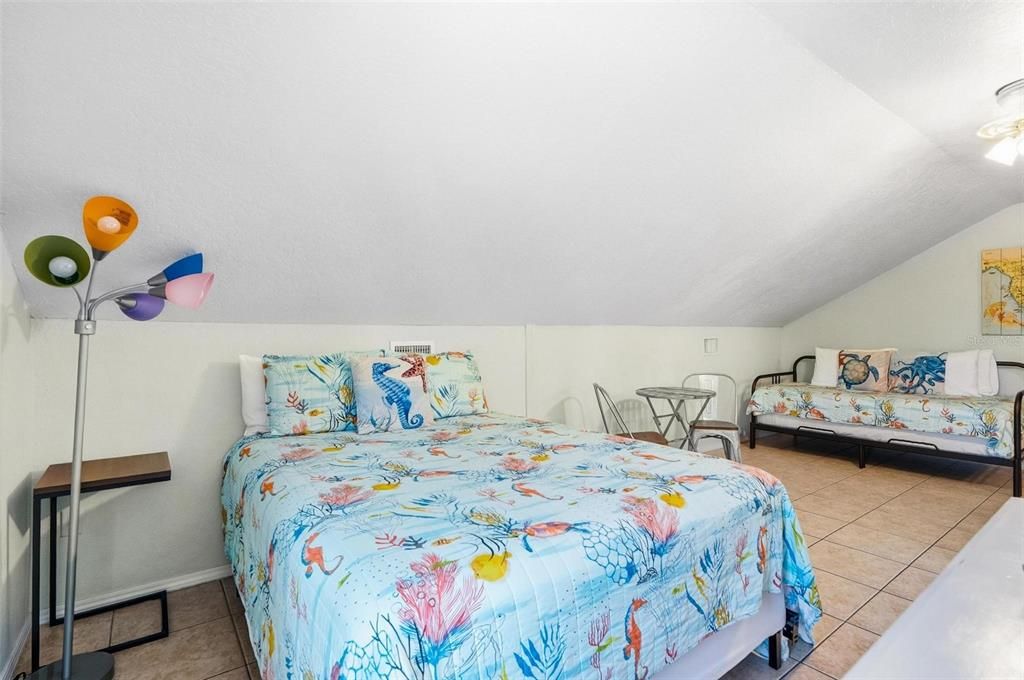 В аренду: $1,300 (1 спален, 1 ванн, 300 Квадратных фут)