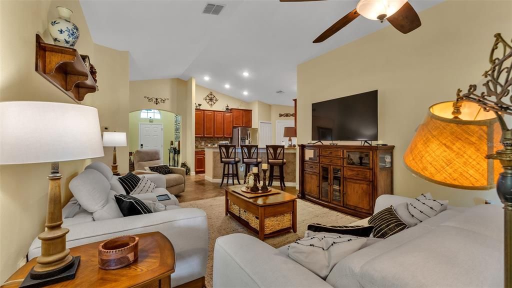 For Sale: $421,900 (4 beds, 3 baths, 1927 Square Feet)