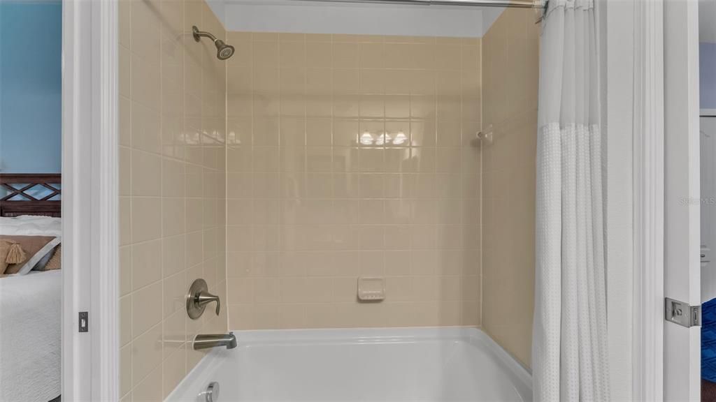 For Sale: $421,900 (4 beds, 3 baths, 1927 Square Feet)