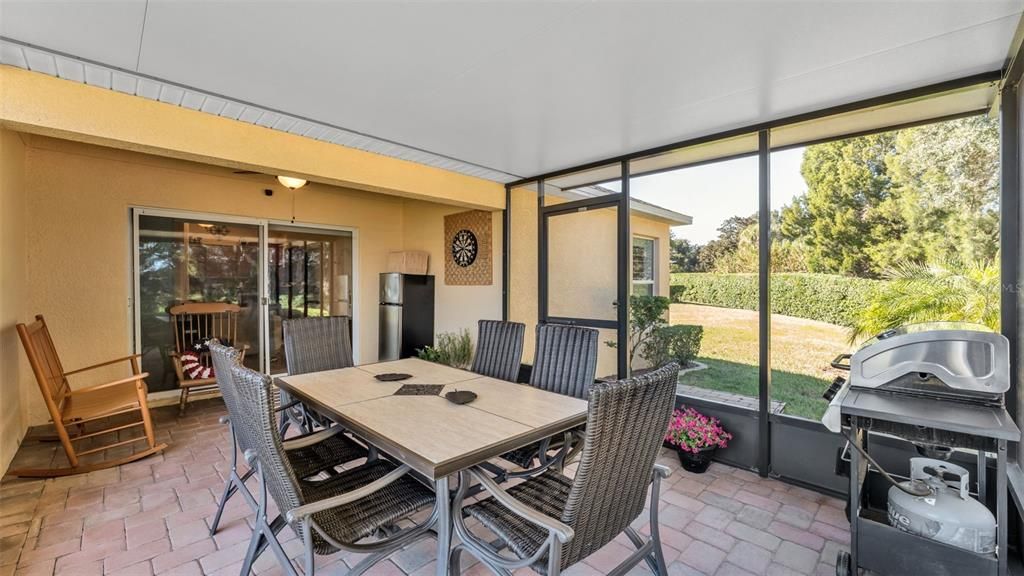 For Sale: $421,900 (4 beds, 3 baths, 1927 Square Feet)