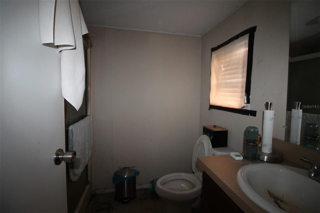 На продажу: $68,990 (2 спален, 2 ванн, 960 Квадратных фут)