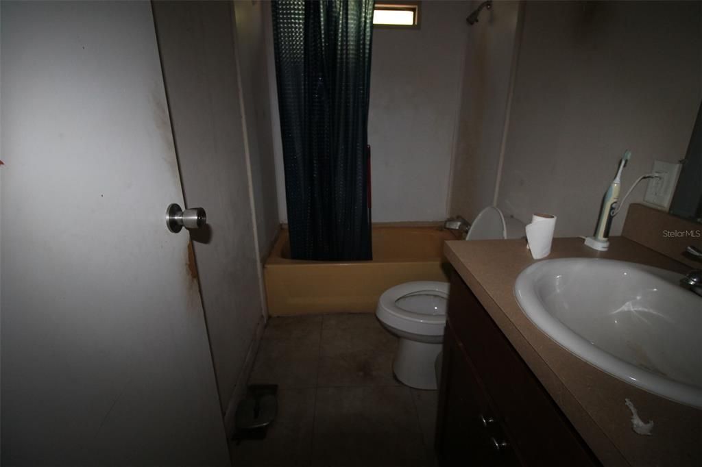 На продажу: $68,990 (2 спален, 2 ванн, 960 Квадратных фут)