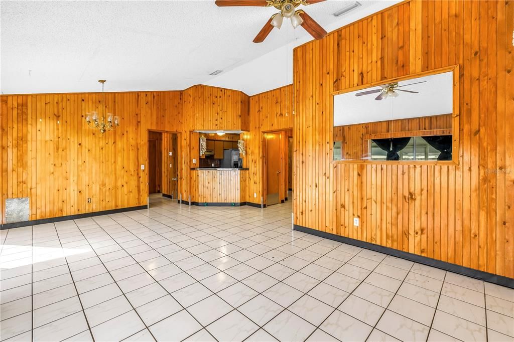 Под контрактом: $280,000 (3 спален, 2 ванн, 1185 Квадратных фут)