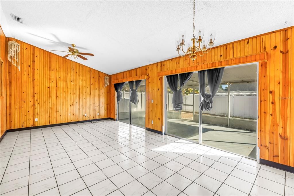 Под контрактом: $280,000 (3 спален, 2 ванн, 1185 Квадратных фут)