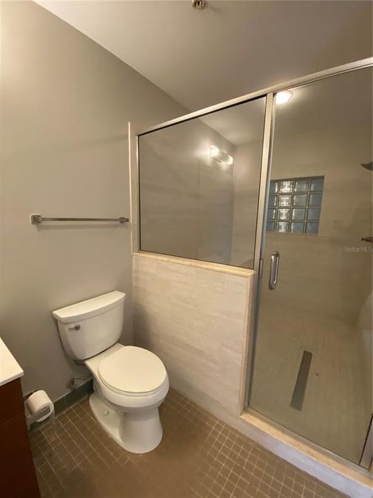 Active With Contract: $2,000 (1 beds, 1 baths, 897 Square Feet)