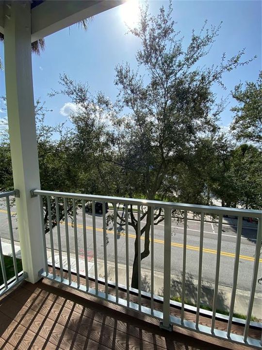 Active With Contract: $2,000 (1 beds, 1 baths, 897 Square Feet)