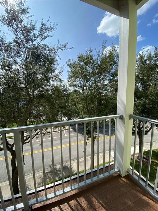 Active With Contract: $2,000 (1 beds, 1 baths, 897 Square Feet)