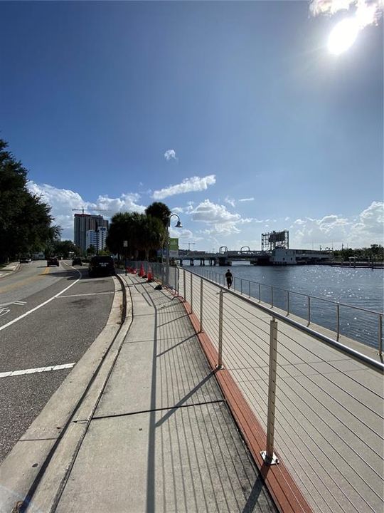 Active With Contract: $2,000 (1 beds, 1 baths, 897 Square Feet)