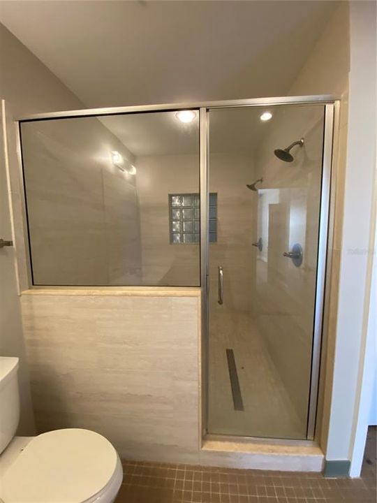 Active With Contract: $2,000 (1 beds, 1 baths, 897 Square Feet)