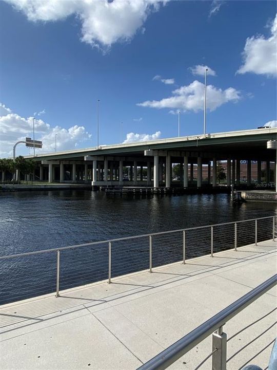 Active With Contract: $2,000 (1 beds, 1 baths, 897 Square Feet)