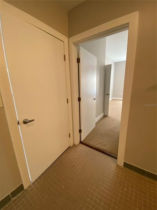 Active With Contract: $2,000 (1 beds, 1 baths, 897 Square Feet)
