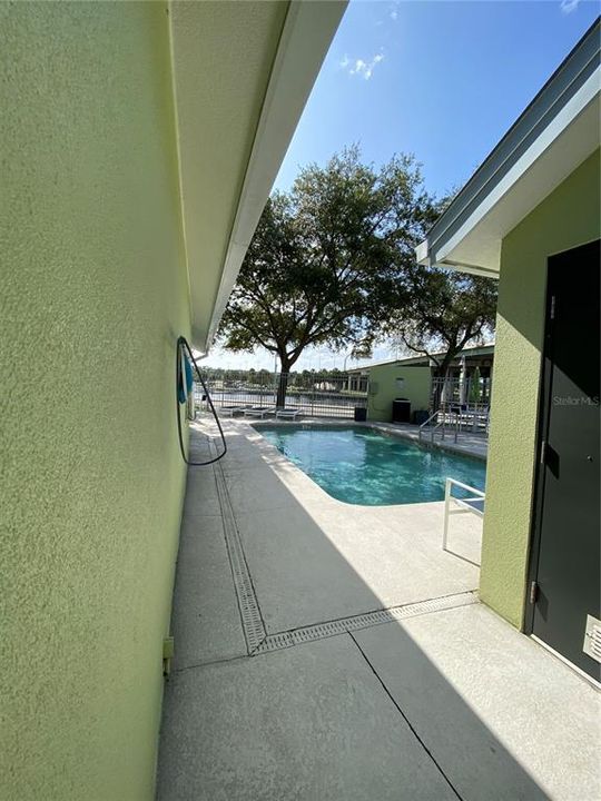 Active With Contract: $2,000 (1 beds, 1 baths, 897 Square Feet)