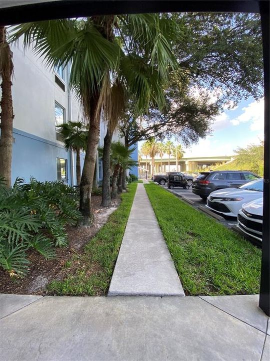 Active With Contract: $2,000 (1 beds, 1 baths, 897 Square Feet)