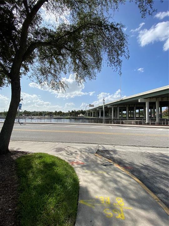 Active With Contract: $2,000 (1 beds, 1 baths, 897 Square Feet)