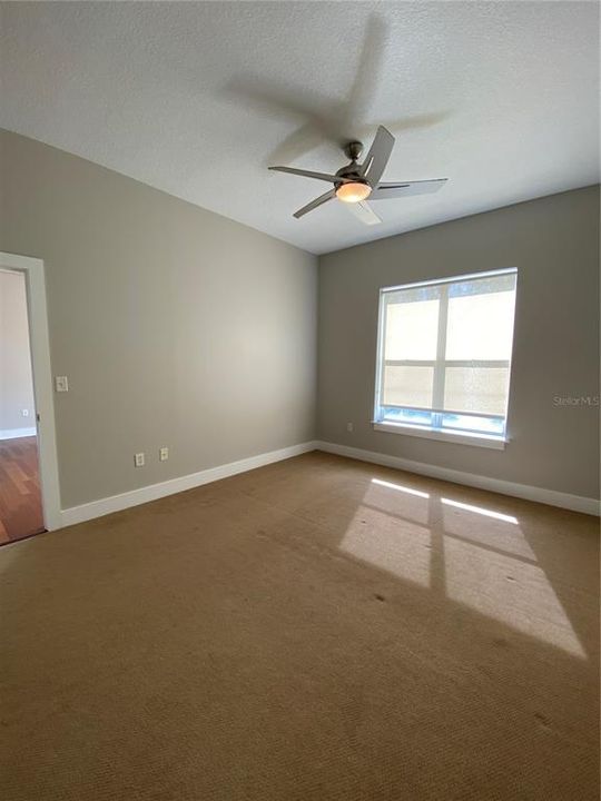 Active With Contract: $2,000 (1 beds, 1 baths, 897 Square Feet)