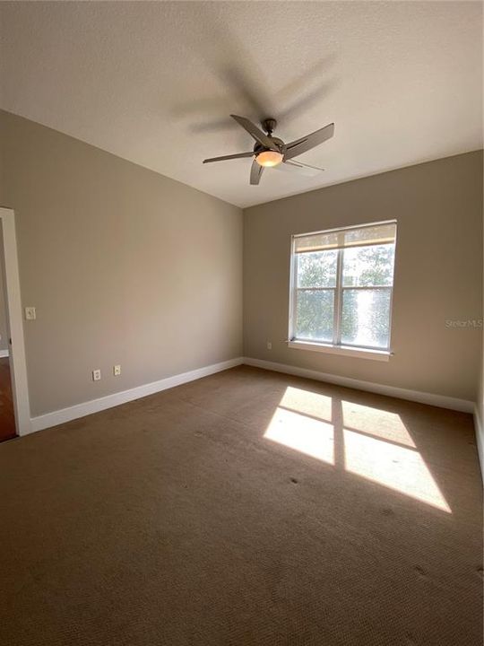 Active With Contract: $2,000 (1 beds, 1 baths, 897 Square Feet)