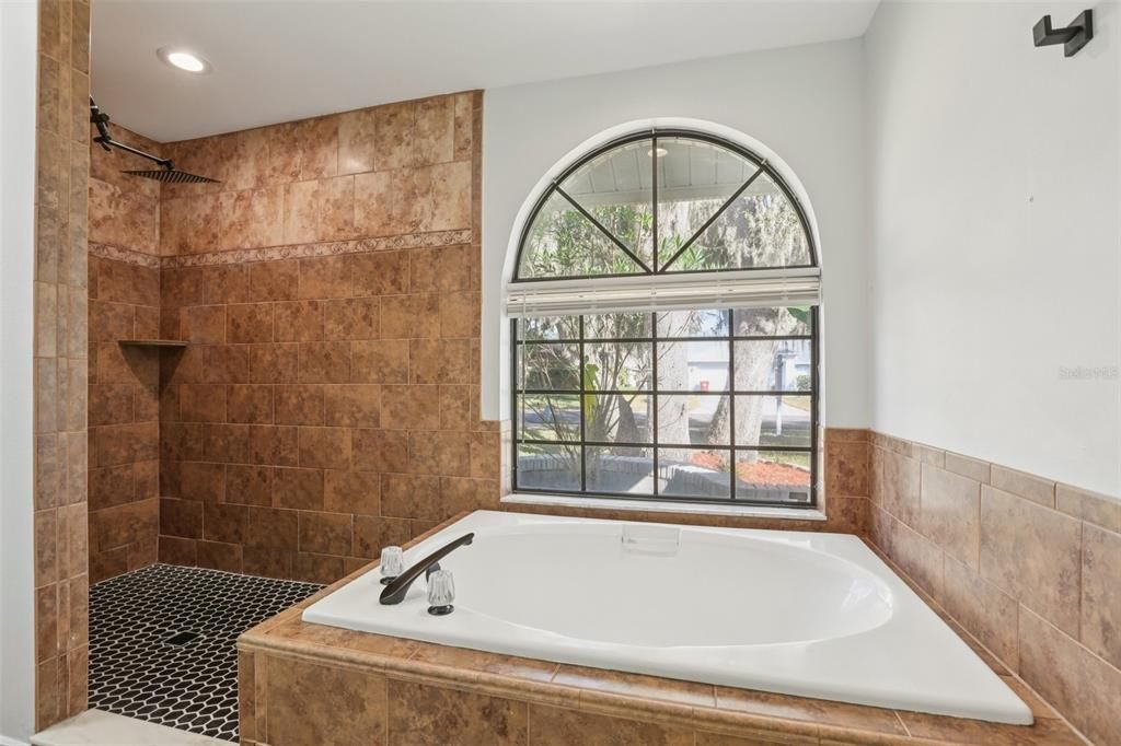 En Venta: $420,000 (4 camas, 2 baños, 2347 Pies cuadrados)