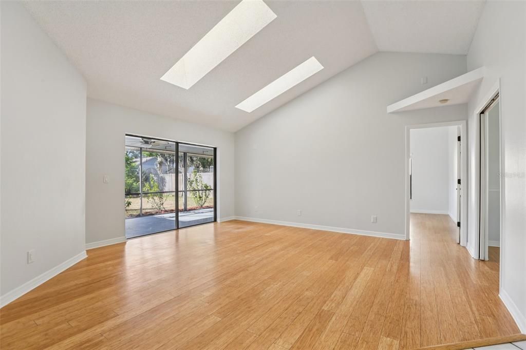 En Venta: $420,000 (4 camas, 2 baños, 2347 Pies cuadrados)