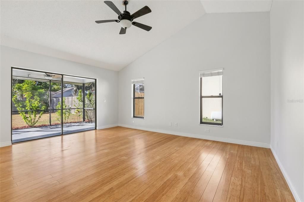 En Venta: $420,000 (4 camas, 2 baños, 2347 Pies cuadrados)