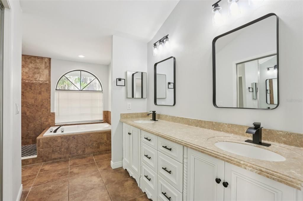 En Venta: $420,000 (4 camas, 2 baños, 2347 Pies cuadrados)