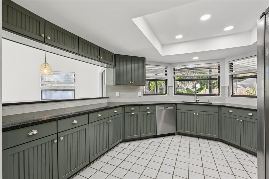 En Venta: $420,000 (4 camas, 2 baños, 2347 Pies cuadrados)