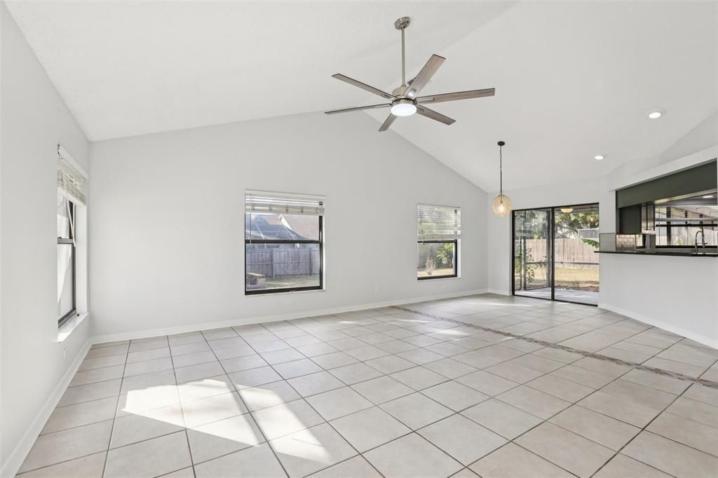 En Venta: $420,000 (4 camas, 2 baños, 2347 Pies cuadrados)