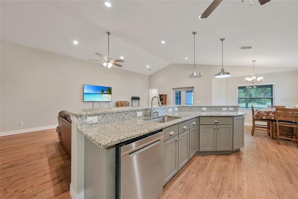 For Sale: $335,000 (3 beds, 2 baths, 1776 Square Feet)