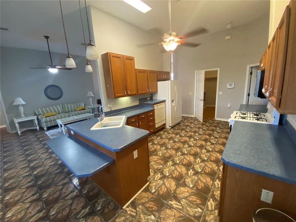 En Renta: $1,875 (3 camas, 2 baños, 1878 Pies cuadrados)