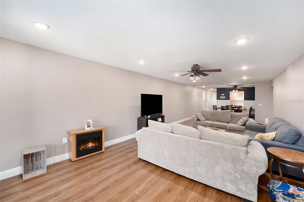 待售: $349,000 (3 贝兹, 2 浴室, 1541 平方英尺)