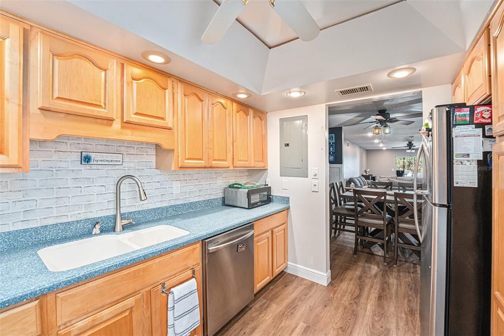 待售: $349,000 (3 贝兹, 2 浴室, 1541 平方英尺)