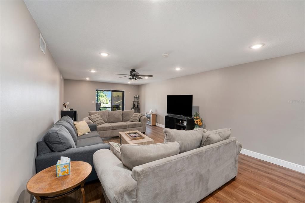 待售: $349,000 (3 贝兹, 2 浴室, 1541 平方英尺)