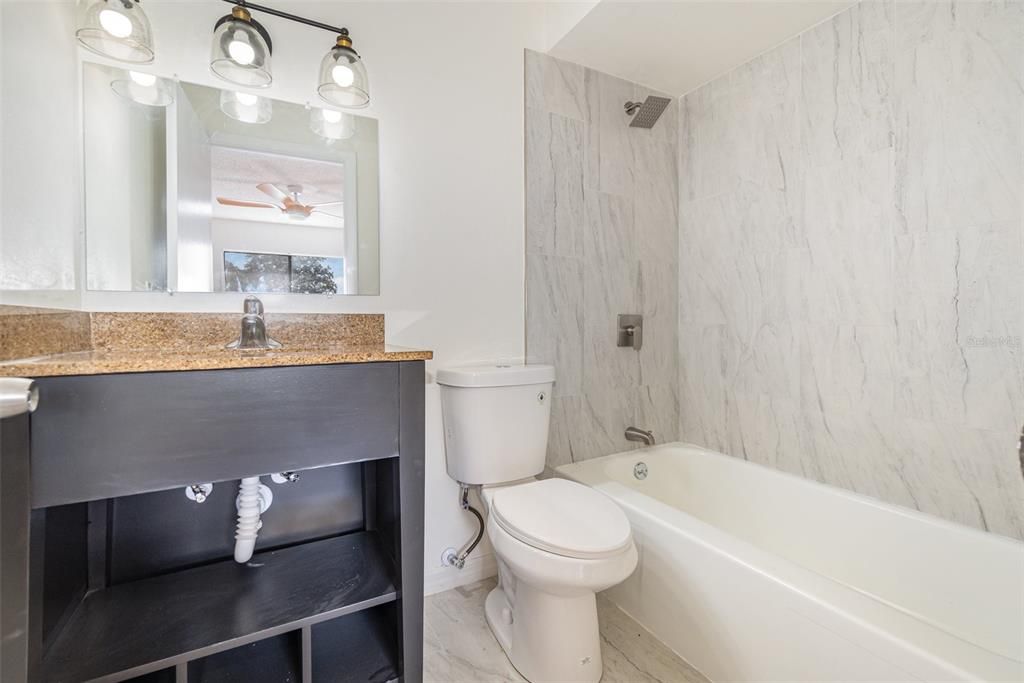 出租: $1,600 (2 贝兹, 2 浴室, 1005 平方英尺)