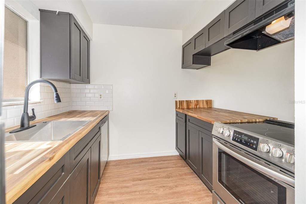 出租: $1,600 (2 贝兹, 2 浴室, 1005 平方英尺)