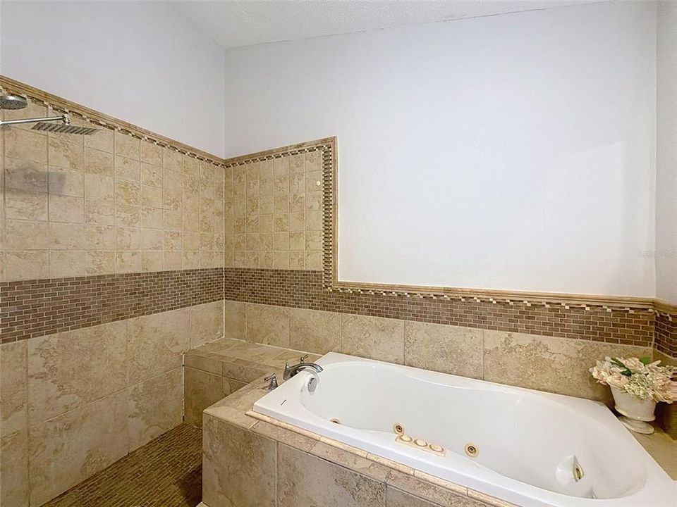 For Sale: $530,000 (3 beds, 2 baths, 1666 Square Feet)