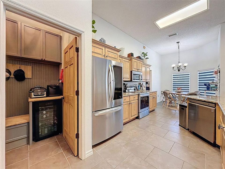 For Sale: $530,000 (3 beds, 2 baths, 1666 Square Feet)