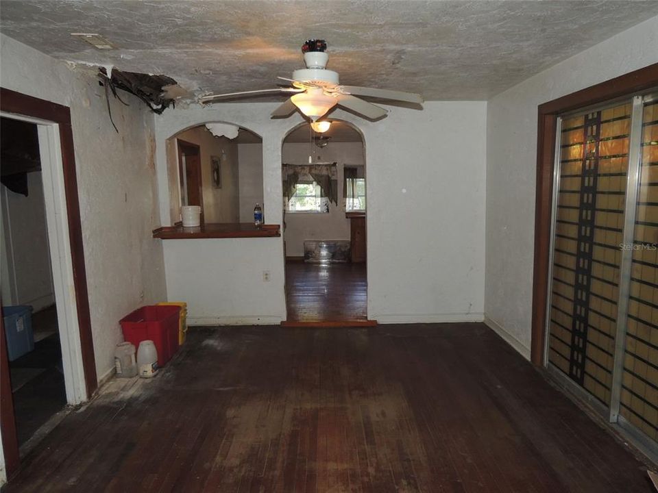 En Venta: $89,900 (3 camas, 2 baños, 1710 Pies cuadrados)