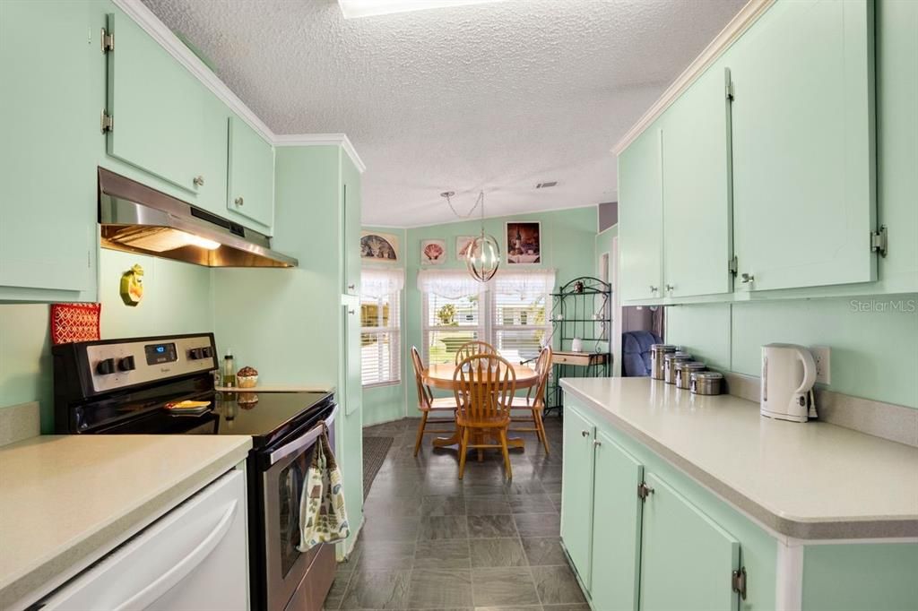 На продажу: $129,900 (2 спален, 2 ванн, 1006 Квадратных фут)