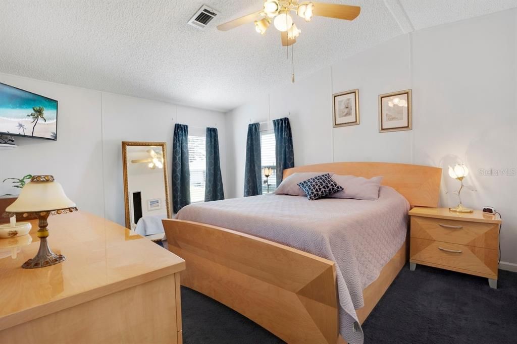 На продажу: $129,900 (2 спален, 2 ванн, 1006 Квадратных фут)