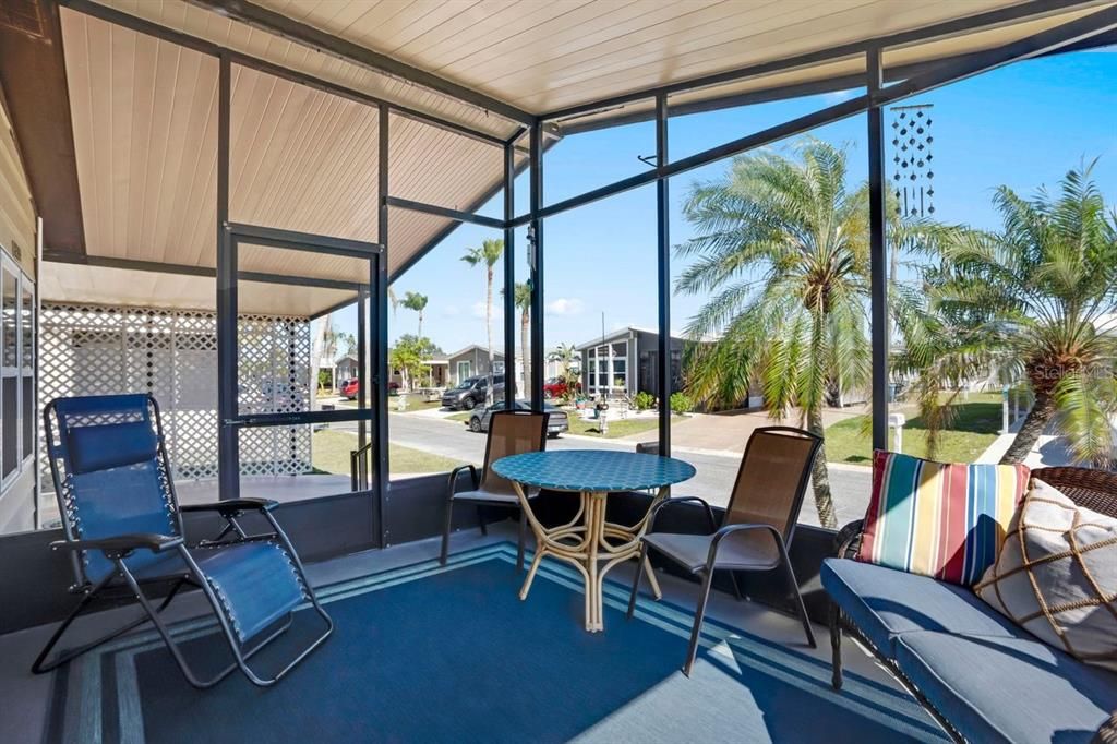 На продажу: $129,900 (2 спален, 2 ванн, 1006 Квадратных фут)