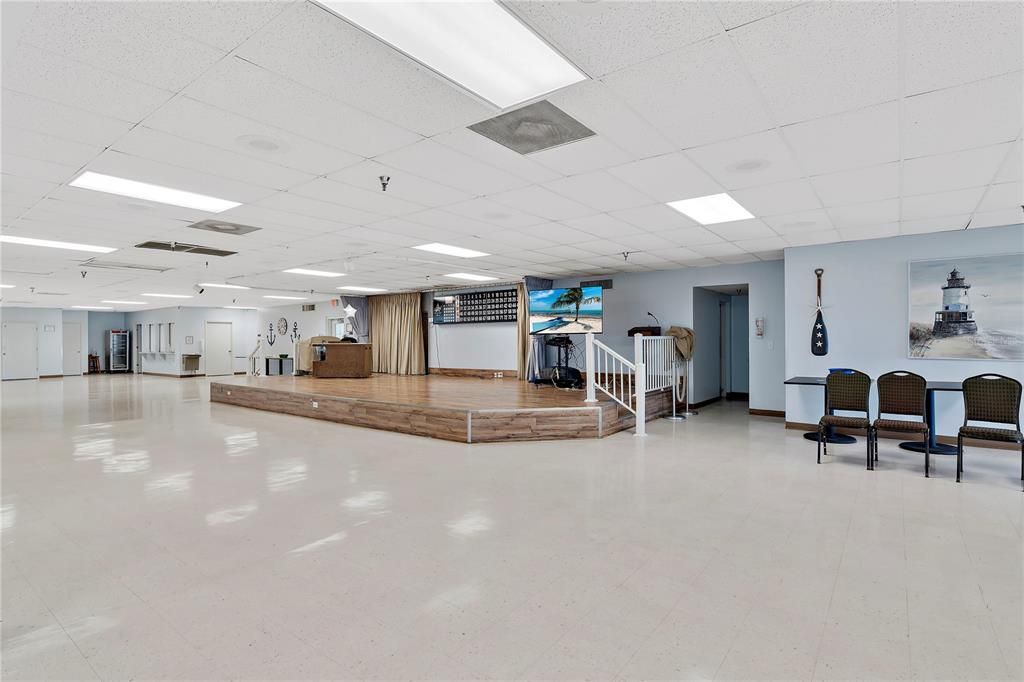 На продажу: $129,900 (2 спален, 2 ванн, 1006 Квадратных фут)