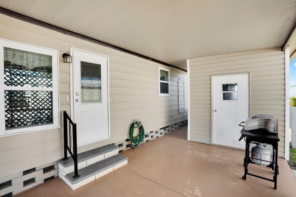 На продажу: $129,900 (2 спален, 2 ванн, 1006 Квадратных фут)