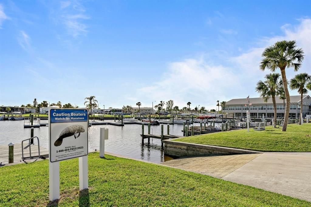 На продажу: $129,900 (2 спален, 2 ванн, 1006 Квадратных фут)