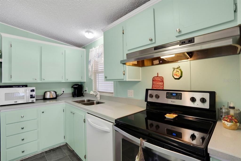 На продажу: $129,900 (2 спален, 2 ванн, 1006 Квадратных фут)