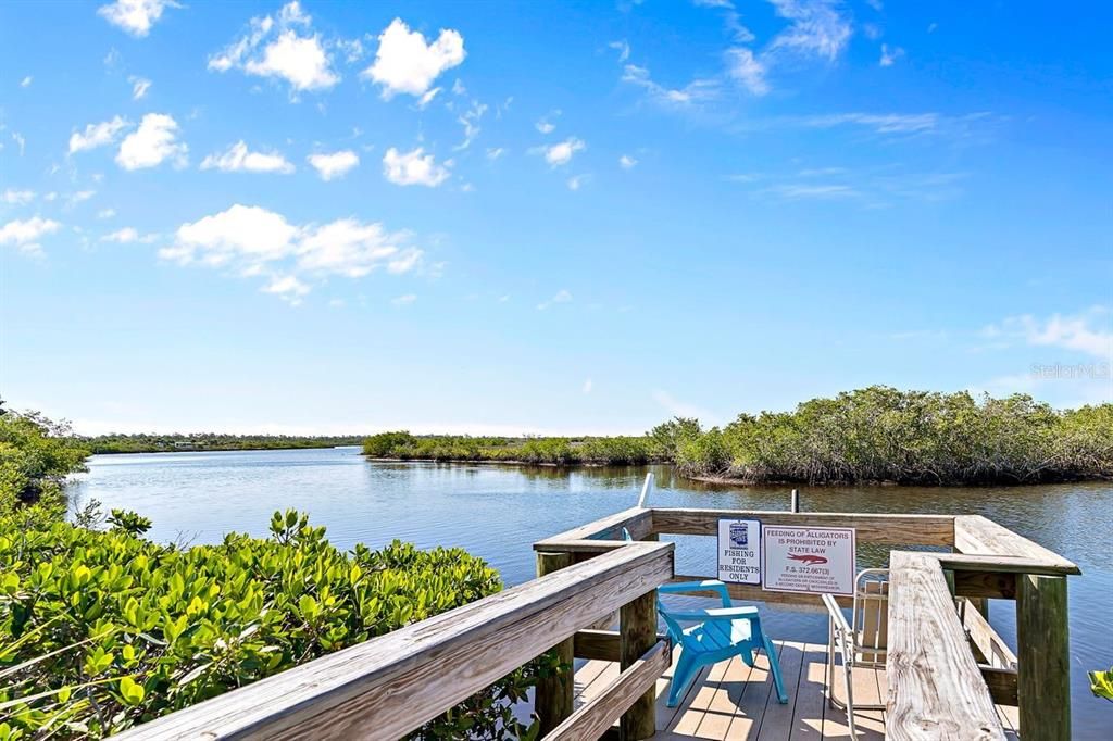 На продажу: $129,900 (2 спален, 2 ванн, 1006 Квадратных фут)