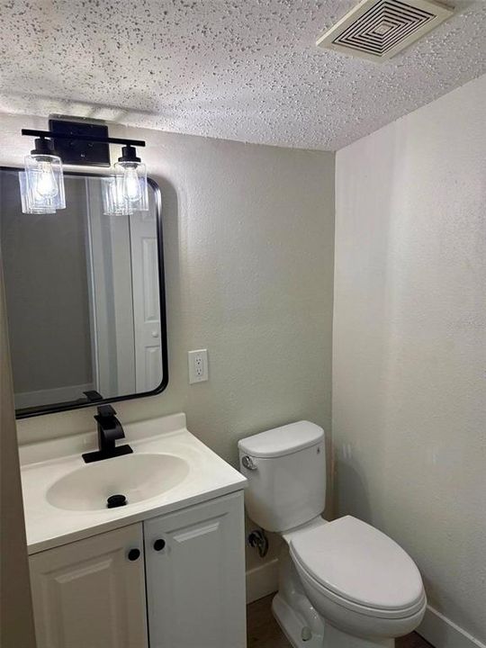 合同活跃: $339,999 (4 贝兹, 2 浴室, 1121 平方英尺)